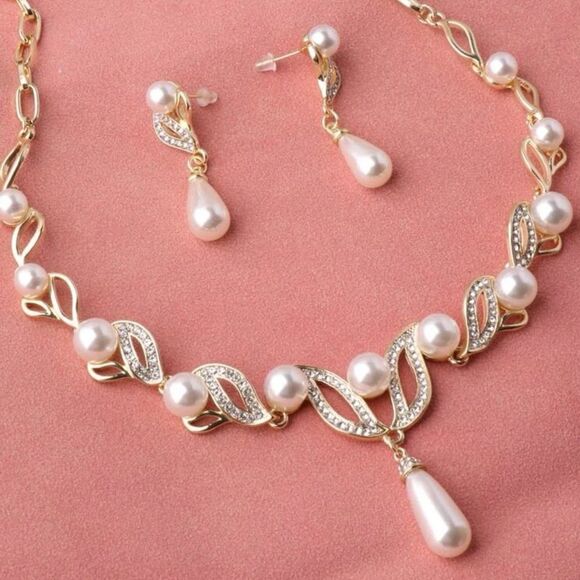 Faux Pearl Rhinestone Vine Leaf Necklace  Set - Picture 1 of 3